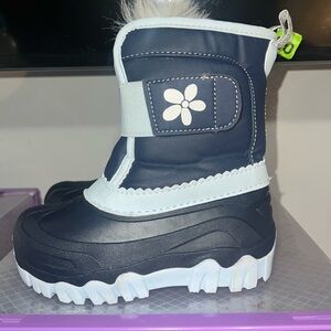 kids snow boots size 9/10
